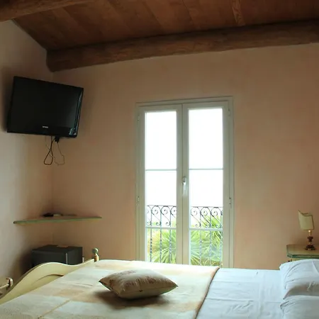 Le Pale Country house
